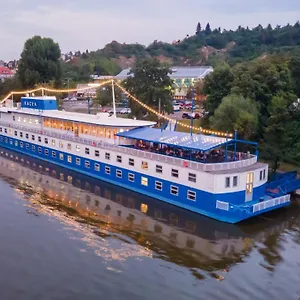 Racek Bateau-hôtel